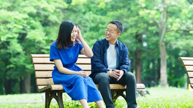 couple bahagia romantis