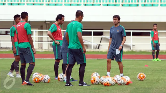 20170320-Ezra Walian Ikuti Latihan Resmi Timnas Indonesia U-22-Tebe