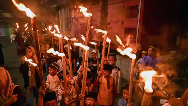 Kemeriahan Pawai Obor Sebagai Salah Satu Tradisi Islam