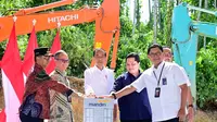 Presiden Jokowi melakukan peletakan batu pertama pembangunan Gedung Kantor PT Bank Mandiri (Persero) Tbk di kawasan IKN, Kalimantan Timur, Kamis (29/2/2024). (Foto: Muchlis Jr - Biro Pers Sekretariat Presiden)