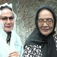 Mutiara Sani, Connie Sutedja dan Eti Sumiati mengenang kebersamaan terakhir bersama almarhumah Shinta Muin.