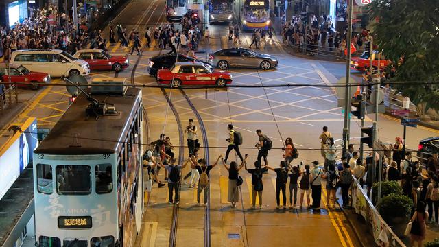 Demonstran Hong Kong Bentuk Rantai Manusia Sepanjang Hampir 50 Km
