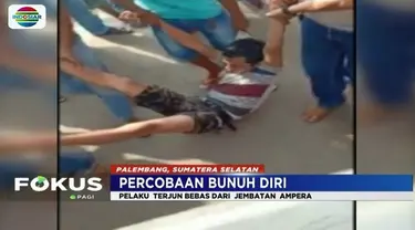 Seorang pemuda di Palembang nekat melakukan percobaan bunuh diri dengan terjun ke Sungai Musi. Aksi penyelamatan oleh warga terekam oleh kamera amatir.