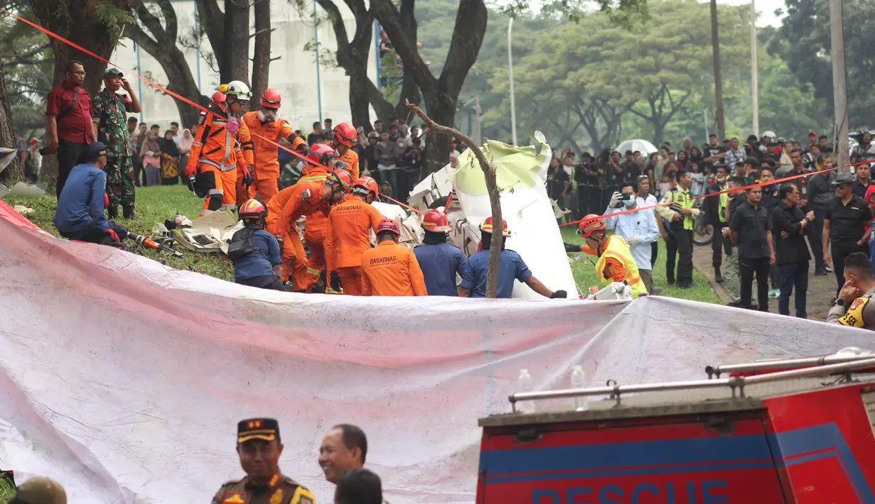 Pesawat sempat mendarat di Tanjung Lesung, Bandara Salakan Negara dan kembali take off menuju Bandara Pondok Cabe sekitar pukul 13.10 WIB. (merdeka.com/Arie Basuki)