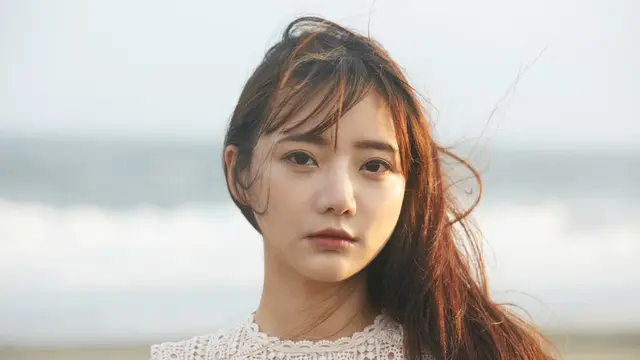 serius putus cinta merenung di pantai