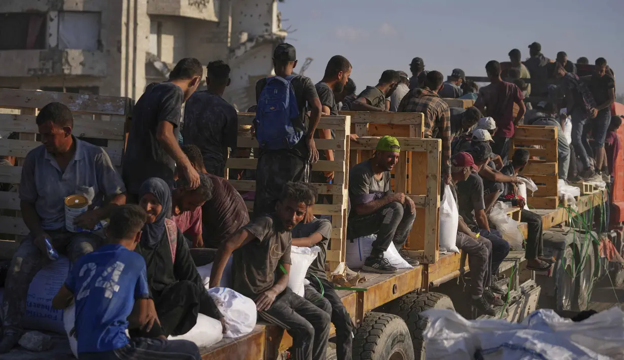 Israel sudah melonggarkan blokade sehingga truk-truk pengangkut bantuan makanan untuk warga Palestina di Jalur Gaza bisa masuk. (AP Photo/Jehad Alshrafi)