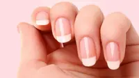 French manicure klasik jadi pilihan wanita yang tak pernah tergerus tren.