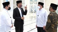 Presiden Joko Widodo meresmikan Masjid At-Thohir di Tapos, Kota Depok, Rabu (9/3/2022). Menteri BUMN Erick Thohir menyebut masjid ini merupakan cita-cita mendiang almarhum ayahnya.