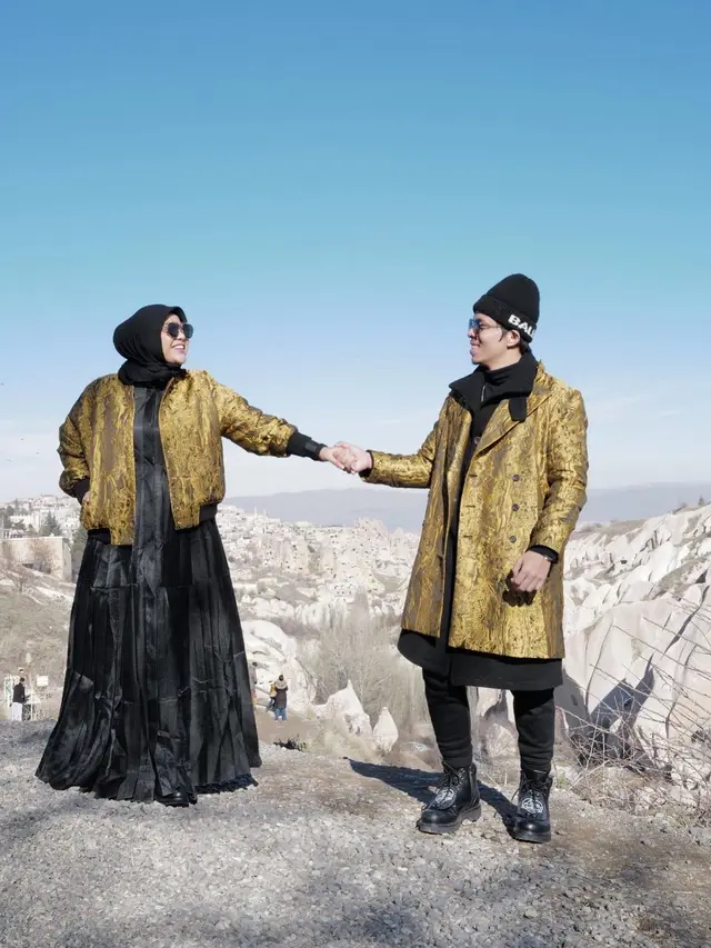 Detail Outfit Aurel Hermansyah Babymoon di Cappadocia bersama Suami dan Keluarga