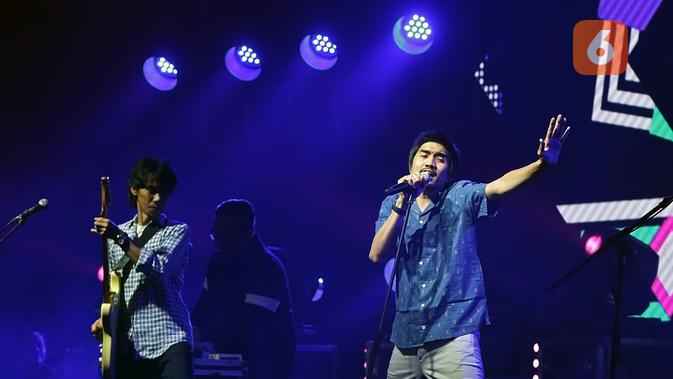 Sheila On 7 konser tunggal bertajuk A Night With Sheila On 7 di Gandaria City, Jakarta Selatan pada Kamis (5/12/2019) malam. (Bambang E Ros/Fimela.com)