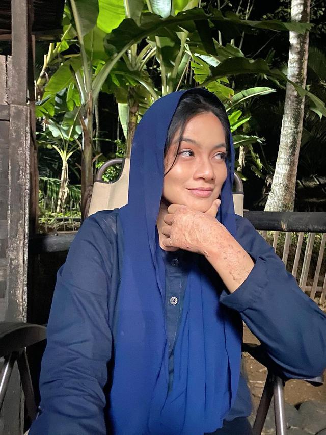 Syuting Makmum 2, Ini 7 Potret Titi Kamal saat Pakai Kerudung