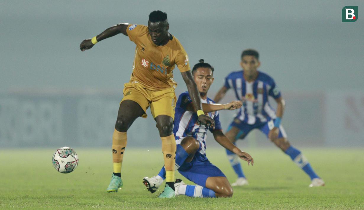 Pada pekan pertama BRI Liga 1 2021/2022 menghadapi Persiraja Banda Aceh, Ezechiel N'Douassel memborong dua gol kemenangan Bhayangkara FC yang tuntas dengan skor 2-1. Gol tersebut adalah gol ketiganya berseragam Bhayangkara FC dan gol ke-39 nya di Liga 1. (Foto: Bola.com/M. Iqbal Ichsan)