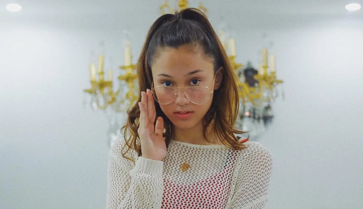 Parasnya yang cantik pun menarik perhatian warganet dan banyak yang menyebutnya mirip dengan Ariana Grande. (Liputan6.com/IG/@yasminnaper)