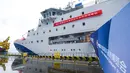 Kapal Shenhai Yihao (Laut Dalam No. 1) di sebuah pelabuhan di Shenzhen, Provinsi Guangdong, China (13/10/2020). Kapal selam berawak Jiaolong, kapal induknya Shenhai Yihao (Laut Dalam No. 1), serta kapal keruk Tian Kun Hao akan ditampilkan di ajang Pameran Ekonomi Maritim China. (Xinhua/Mao Siqian)