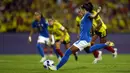 Pemain Brasil Debinha mencetak gol ke gawang Kolombia melalui tendangan penalti pada pertandingan sepak bola final Copa America putri di Bucaramanga, Kolombia, 30 Juli 2022. (AP Photo/Fernando Vergara)