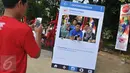 Sejumlah peserta kampanye "Brrrgerak 30" berpose pada properti yang telah disiapkan panitia, Jakarta, Minggu (8/11/2015). Coca-Cola melalui gerakan INDONESIA SeGar kembali menggulirkan sebuah kampanye "Brrrgerak 30" (Liputan6.com/Gempur M Surya).
