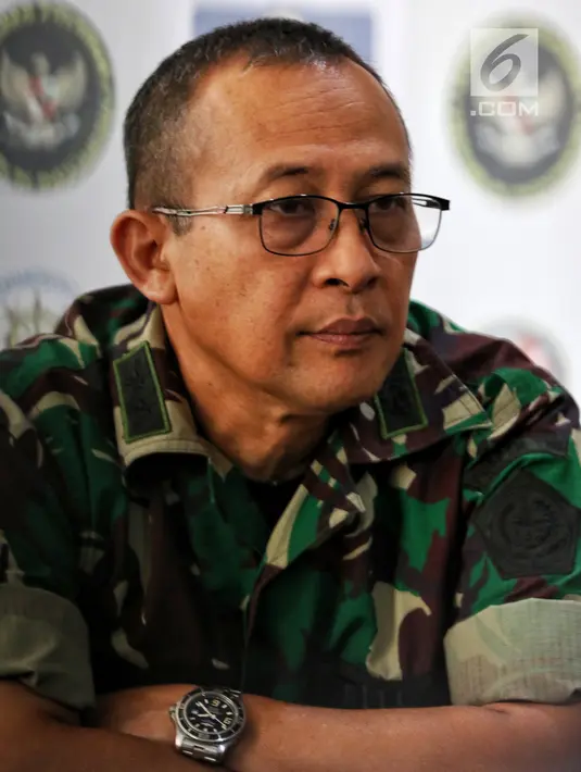Kepala Pusat Penerangan TNI Mayjen Sisriadi saat menggelar jumpa pers terkait perkembangan kerusuhan 21-22 Mei 2019 di Jakarta, Selasa (11/6). Polisi Telah menetapkan 6 tersangka perencana pembunuhan terhadap 4 tokoh nasional.  (Liputan6.com/Johan Tallo)