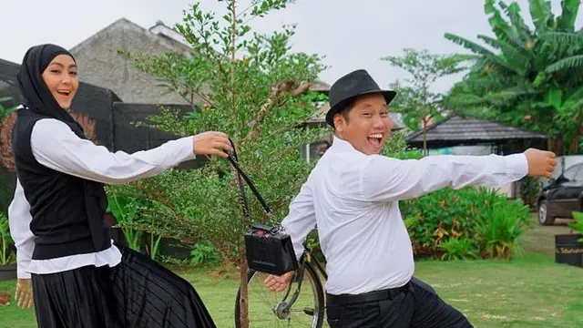6 Potret Kemesraan Narji dan Istri yang Jarang Tersorot, Bak Pengantin Baru