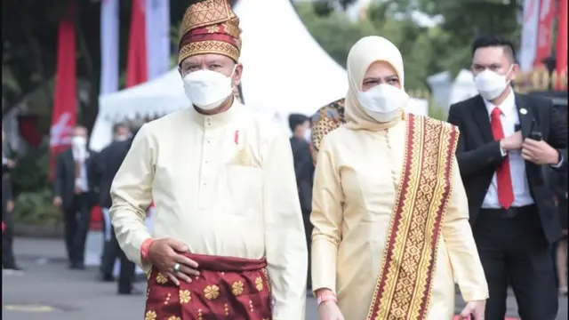 Menpora Zainudin Amali dan istri, Nadiah Alhamid