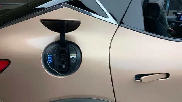 Genesis menyediakan layanan kelas dunia, salah satunya lewat Genesis Suji, one-stop retail, and service pertamanya yang telah memenangi penghargaan bergengsi. Genesis merupakan salah satu lini dari Hyundai Motor Group. (Gideon/Liputan6. com)