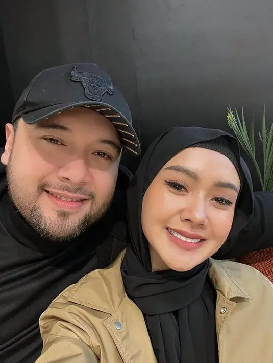 Kabar mengejutkan kembali datang dari Cita Citata. Setelah sempat menunda pernikahannya, pedangdut itu dikabarkan sudah dipersunting secara resmi oleh Didi Mahardika. (instagram/cita_citata)