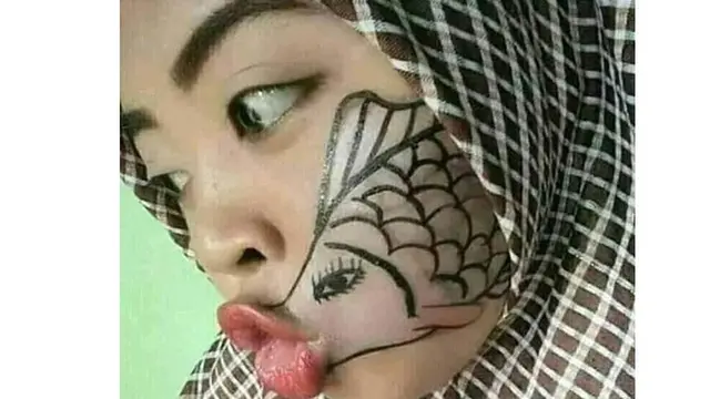 6 Tato di Bagian Tubuh Cewek Ini Tak Biasa, Nyeleneh Banget