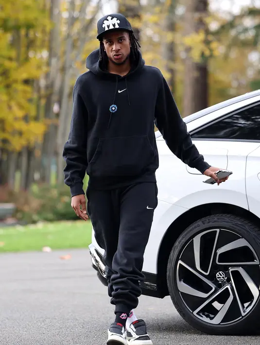 Penyerang timnas Prancis, Michael Olise saat tiba di Clairefontaine-en-Yvelines pada 11 November 2024. (FRANCK FIFE/AFP)