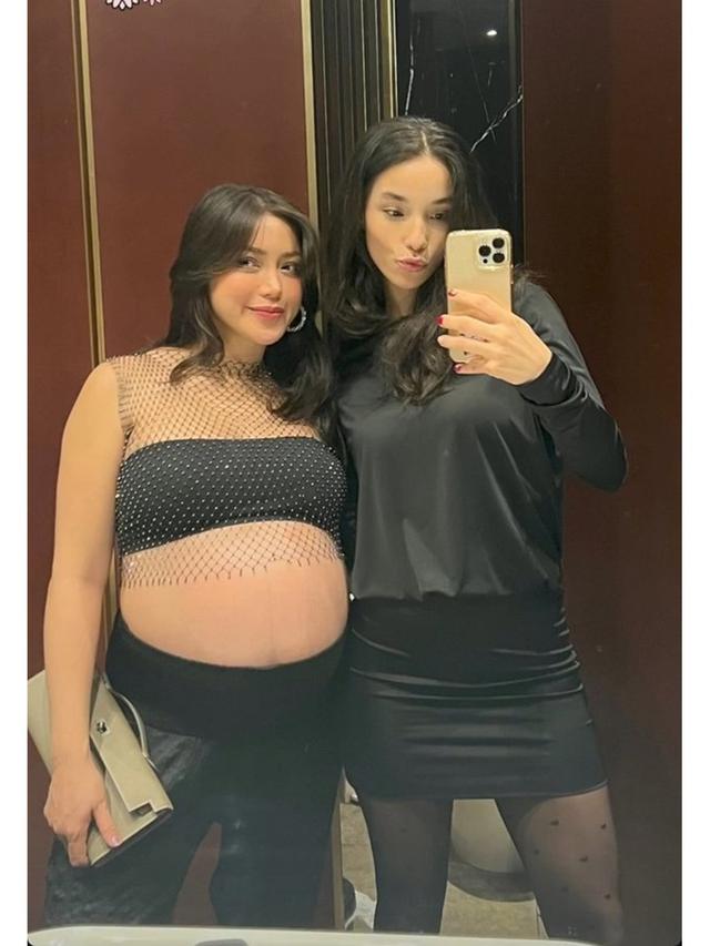 6 Potret Jessica Iskandar Tampil Stunning di Ultah Kakak, Pamer Baby Bump Besar