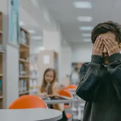 Kepercayaan diri yang dibangun sejak kecil membantu anak lebih berani berbicara, tampil, dan mengekspresikan dirinya di berbagai situasi. (Foto/Dok: Pexels)