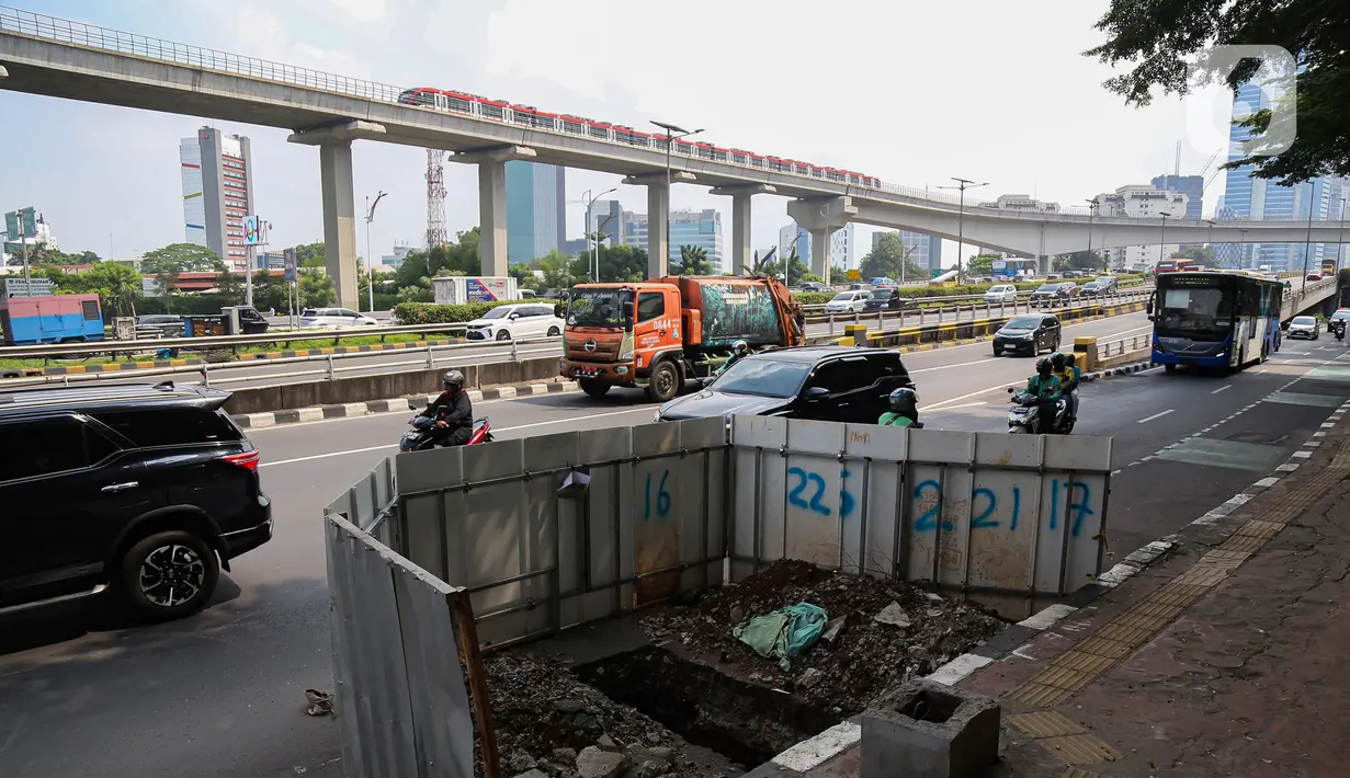 Pramono Anung menilai proyek galian ini sering kali menjadi salah satu pemicu utama terjadinya kemacetan, terutama pada jam-jam sibuk. (Liputan6.com/Angga Yuniar)