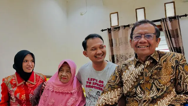 Zahwa Nadhira Sungkem Ibu Mahfud MD