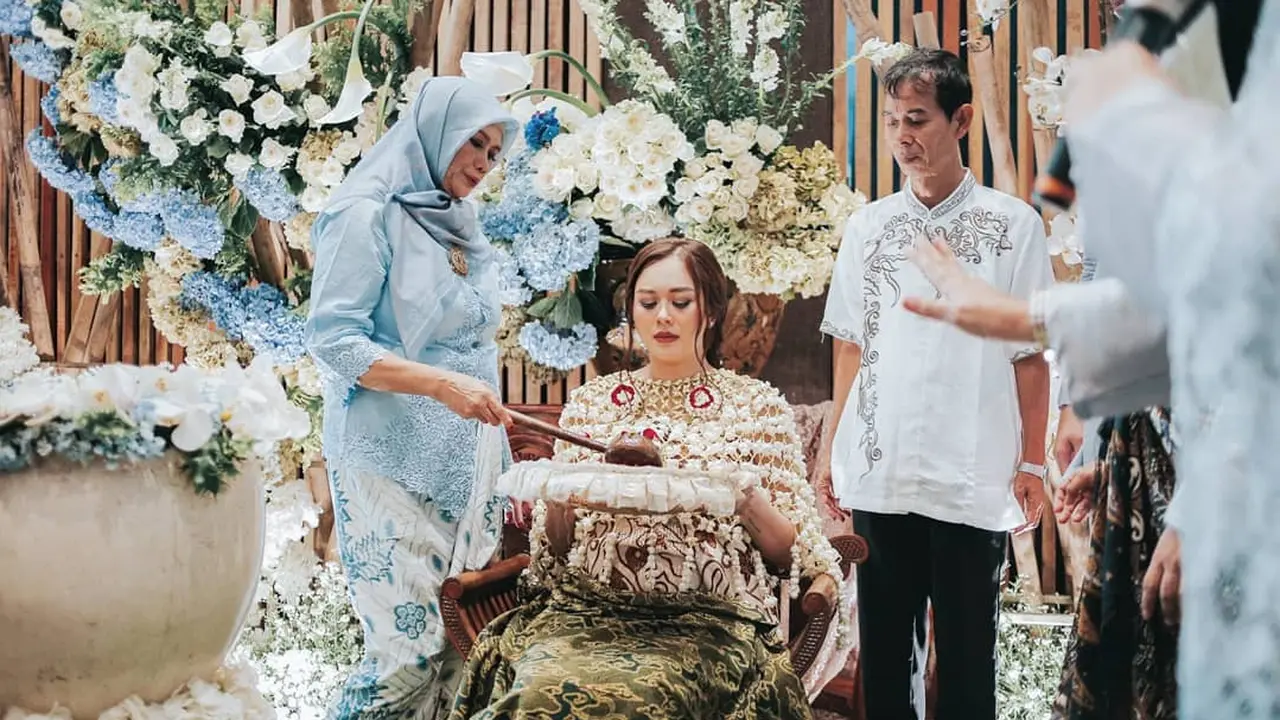 [Fimela] Aura Kasih