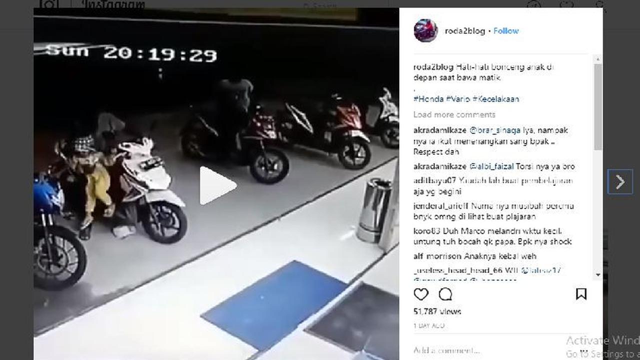 Motor seruduk minimarket karena si anak masih pegang handle gas (Foto:Instagram)