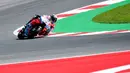Pembalap Ducati, Andrea Dovizioso saat memimpin pada balapan MotoGP San Marino di Sirkuit Marco Simoncelli, Misano (9/9). Dovizioso menempati posisi pertama dengan catatan waktu 42 menit 5,426 detik. (AFP FOTO / Tiziana Fabi) 