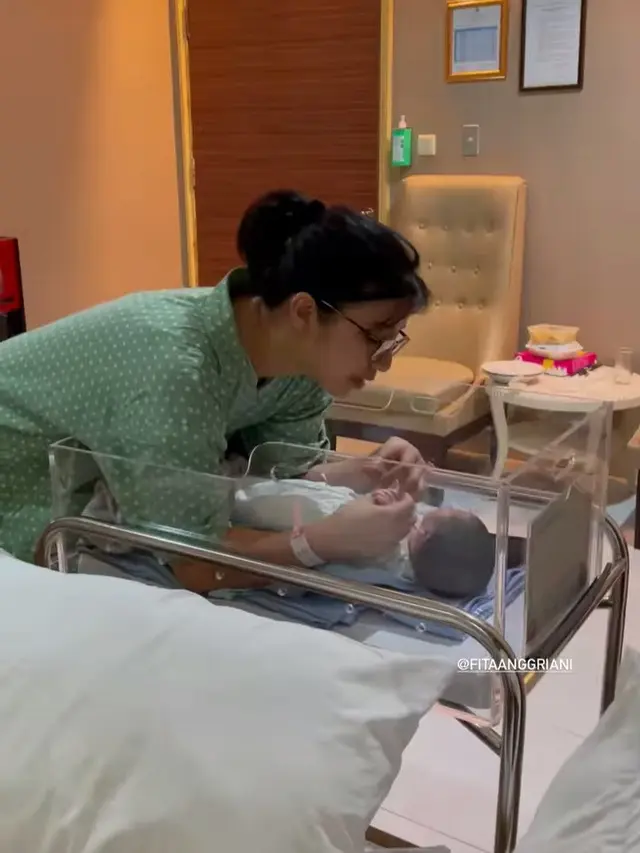 Fita Anggriani Melahirkan Anak Kedua