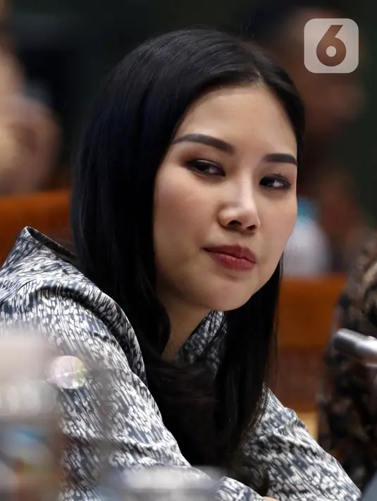 Wakil Menteri Pariwisata dan Ekonomi Kreatif Angela Tanoesoedibjo rapat kerja dengan Komisi X DPR di Kompleks Parlemen, Jakarta, Kamis (7/11/2019). Ini merupakan rapat perdana Kementerian Pariwisata dan Ekonomi Kreatif bersama DPR. (Liputan6.com/JohanTallo)