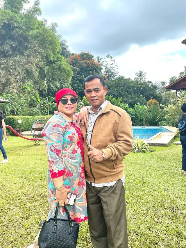 Haji Faisal dan Dewi Zuhriati. (Foto: Dok. Instagram @opah_faisal)