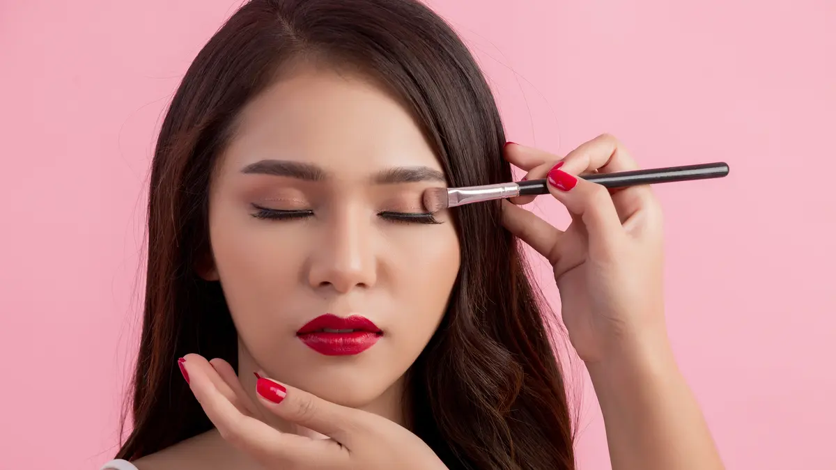 5 Tips agar Eyeshadow Tahan Lama