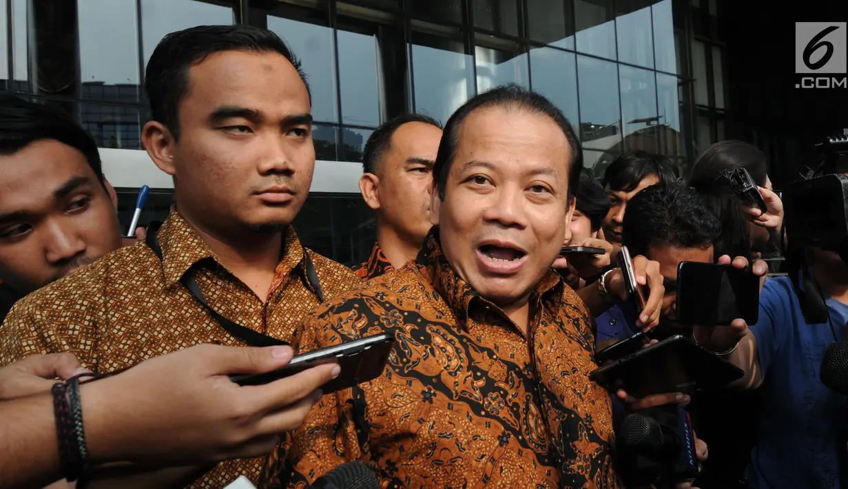 Wakil Ketua DPR Bidang Keuangan Taufik Kurniawan menjawab pertanyaan wartawan usai menjalani periksaan di Gedung KPK, Jakarta, Rabu (5/9). Taufik diperiksa untuk penyidikan proses pembahasan anggaran di DPR. (Merdegka.com/Dwi Narwoko)