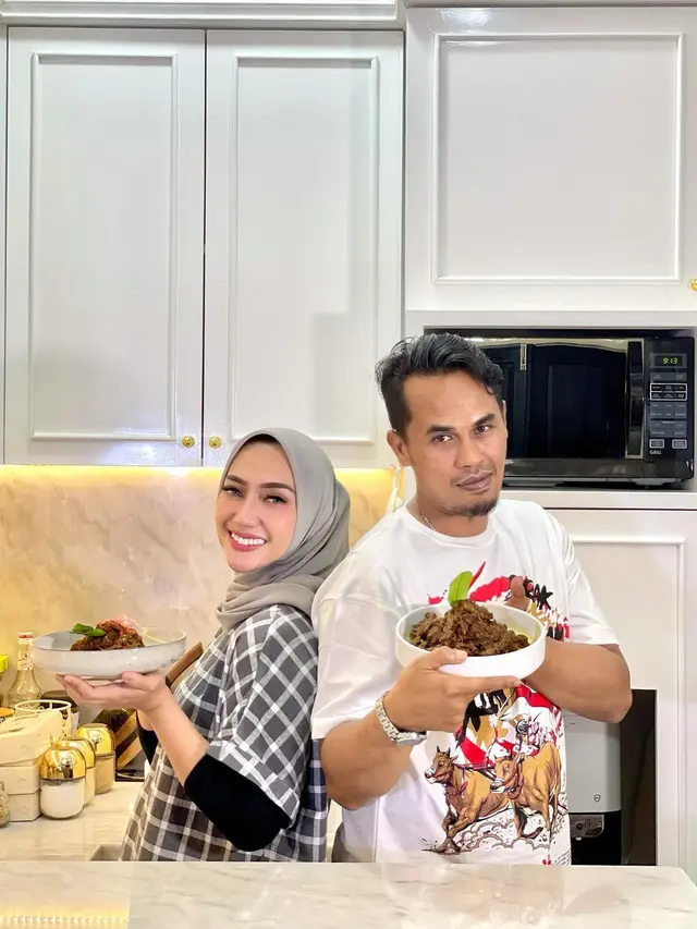 6 Momen Pertemuan Mama Lita dan Lord Adi, Bakal Duel Bareng