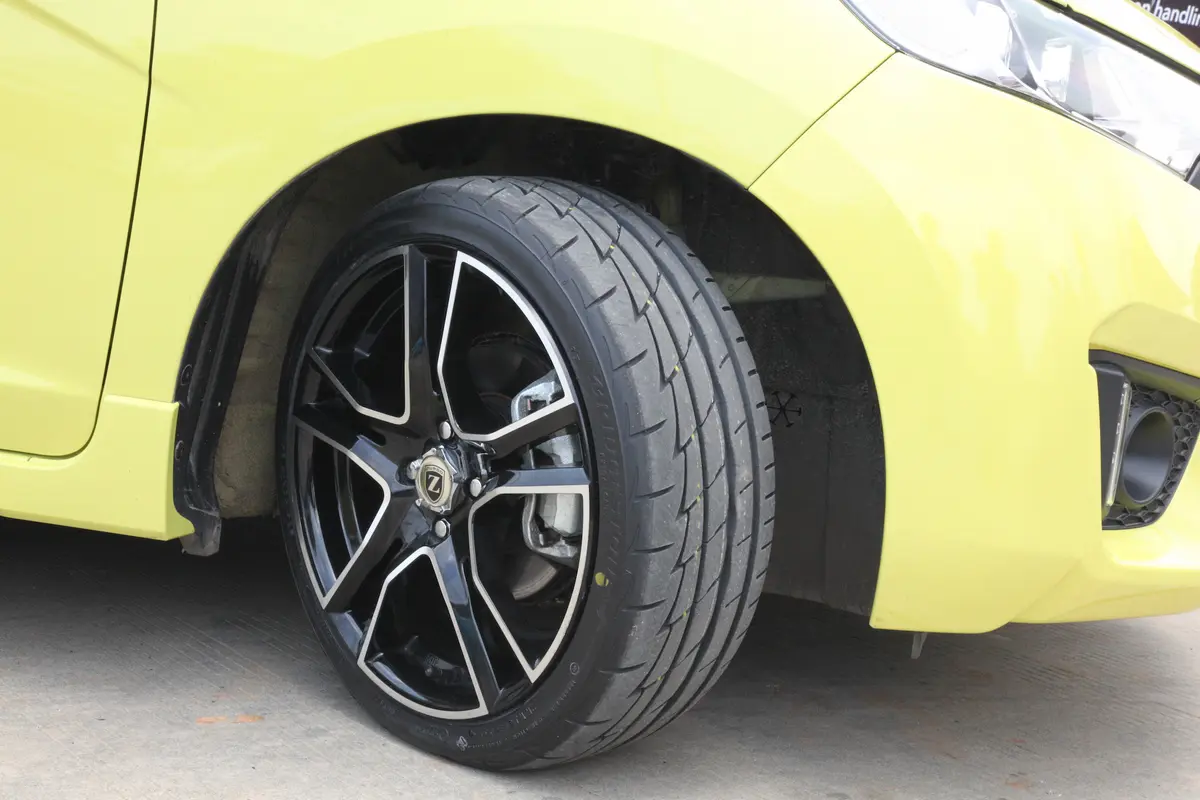 Ban Potenza Adrenalin RE003 Paling Murah Rp 1,4 juta