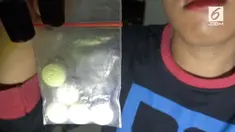 Dua orang laki-laki ditangkap polisi karena akan mengedarkan pil PCC ke Lapas Takalar, Sulawesi Selatan.
