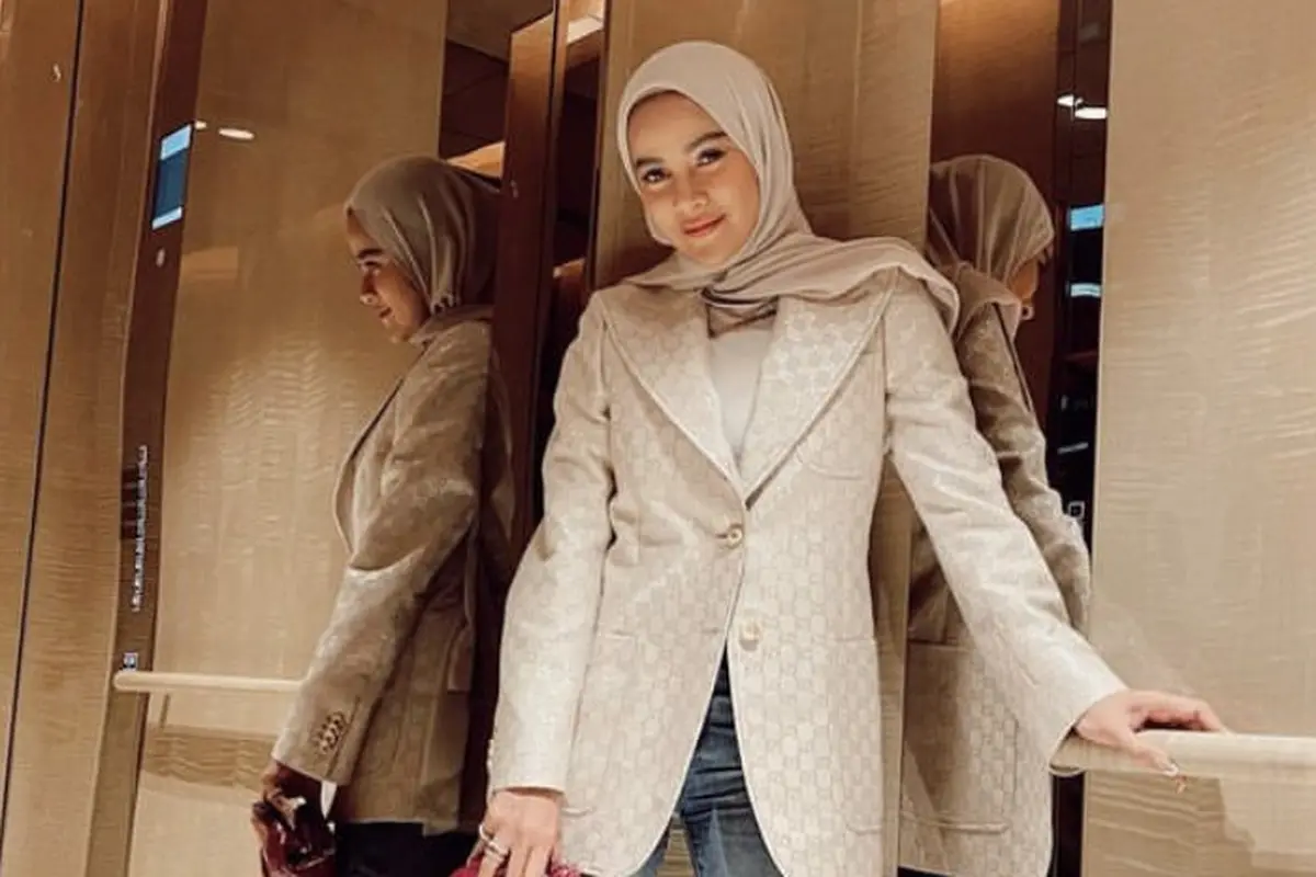 OOTD Artis Kenakan Blazer