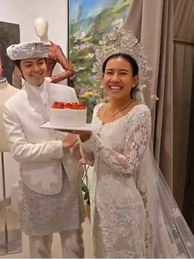 6 Potret Angga dan Shenina Fitting Baju Pengantin, Persiapan Sejak Juni 2024
