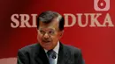 Wakil Presiden ke-10 dan ke-12 Jusuf Kalla menyampaikan sambutan saat menerima penghargaan Anugerah Dr Ide Anak Agung Gde Agung di Kantor Kementerian Luar Negeri, Jakarta, Kamis (23/1/2020). Jusuf Kalla dinilai berkontribusi besar dalam perdamaian dunia lewat diplomasi. (Liputan6.com/Faizal Fanani)