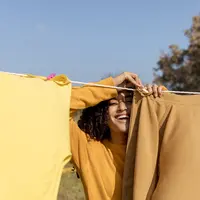 Pakaian merupakan salah satu faktor yang bisa berdampak pada bumi dan lingkungannya. (Foto: Freepik/)