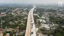 Kondisi pembangunan tol Depok - Antasari saat di foto dari udara di Jakarta, Senin (4/9). Proyek tol tersebut ditargetkan akan selesai pada akhir tahun ini. (Liputan6.com/Angga Yuniar)