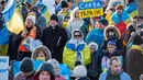 Para pengunjuk rasa berunjuk rasa di seluruh dunia pada hari Sabtu (24/2) untuk mendukung Ukraina pada peringatan tahun kedua invasi Rusia. (Joseph Prezioso/AFP)