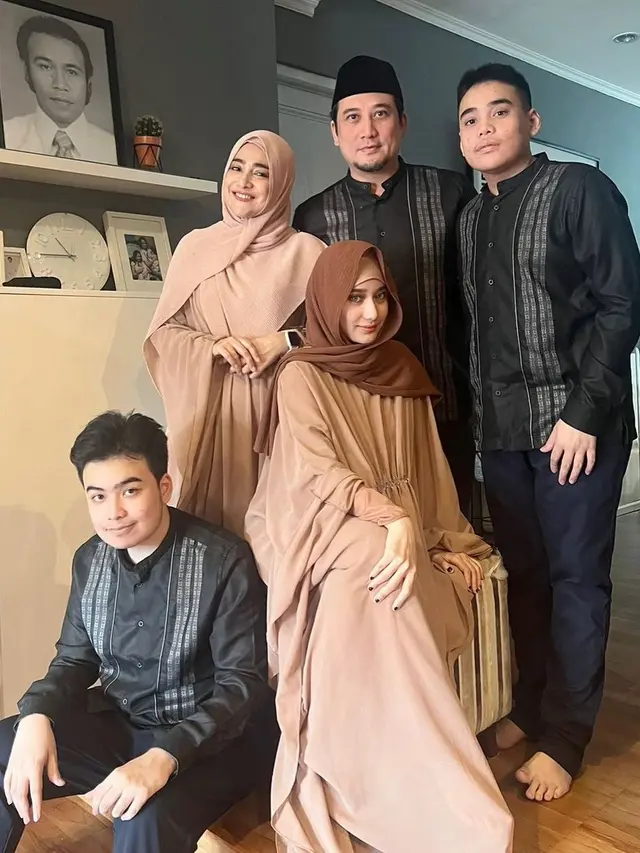 7 Potret Kebersamaan Cindy Fatikasari dengan Anak Kembarnya, Jarang Tersorot