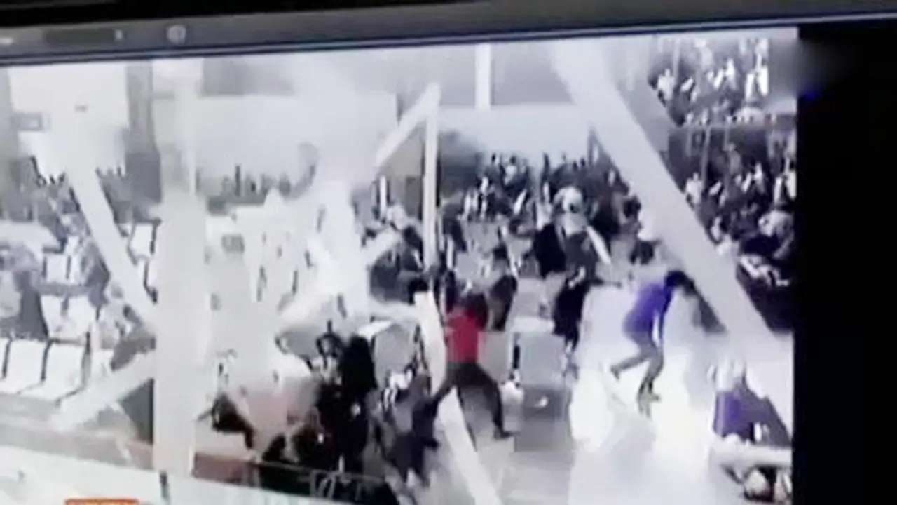 VIDEO: Detik-Detik Ambruknya Plafon Bandara Supadio Pontianak